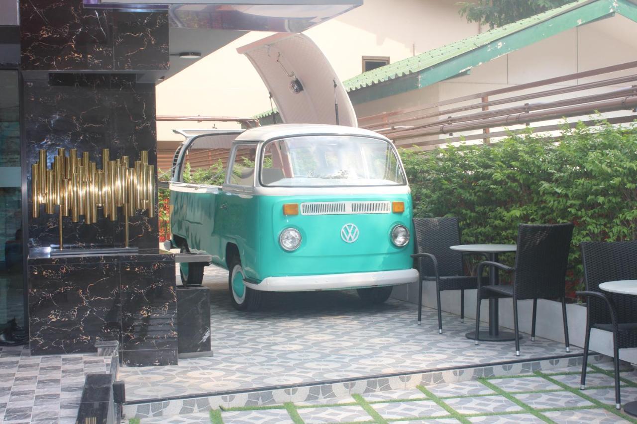 H-District Boutique Poshotel Bangkok Bagian luar foto